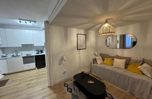 La Ciotat Apartment | Cosy cottage by Alice Mer Sable Doré Parking
