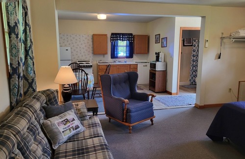 Cherokee Cabin | Cosy cottage, easy walk to casino , 5 min. From GSMNP.