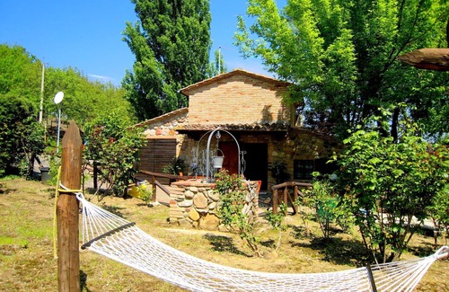 Chiusdino House | Cosy Cottage in Chiusdino with Garden
