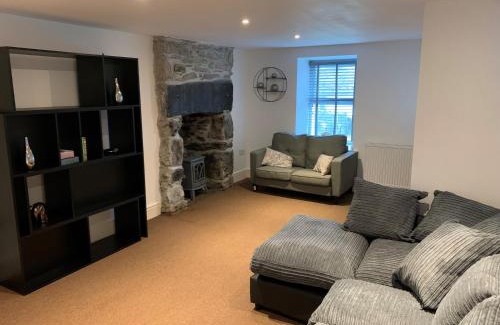 Manod House | Cosy cottage in picturesque Snowdonia with stunning views of the Moelwyn mountains