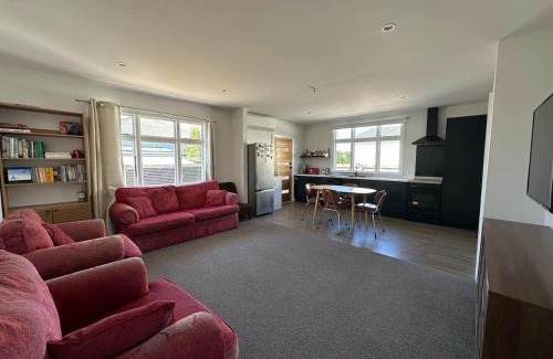Methven House | Cosy Cottage on Allen St