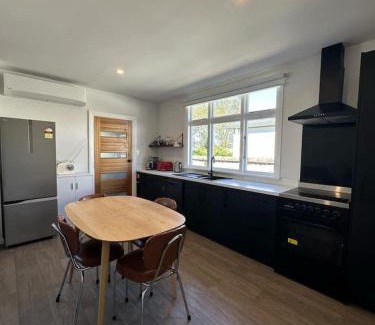 Methven House | Cosy Cottage on Allen St