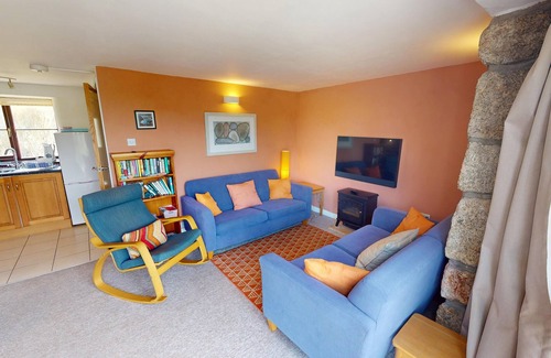 Chysauster House | Cosy cottage on small park with pool, bar, tennis