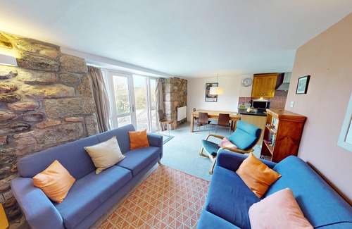 Chysauster House | Cosy cottage on small park with pool, bar, tennis