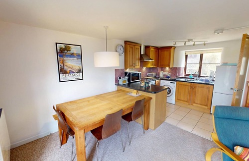 Chysauster House | Cosy cottage on small park with pool, bar, tennis