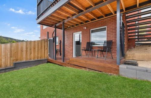 Lindisfarne Apartment | Cosy Cottesloe - 2 Bedroom Unit - Free Parking - Free WIFI