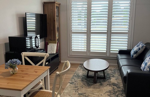 Trentham Apartment | Cosy dwelling in beautiful Trentham, 2 minute walk to Domino Trail & Golf Course