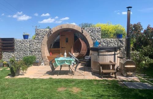 Minster on Sea Apartment | Cosy escape heated luxury pod with hot tub
