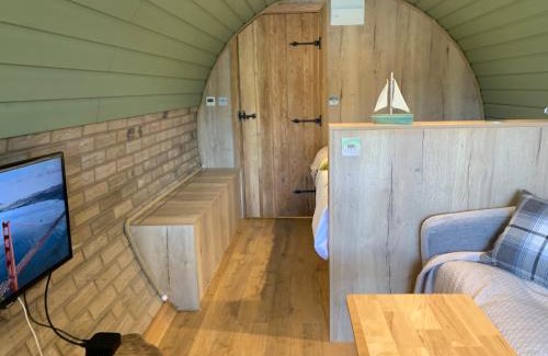 Minster on Sea Apartment | Cosy escape heated luxury pod with hot tub