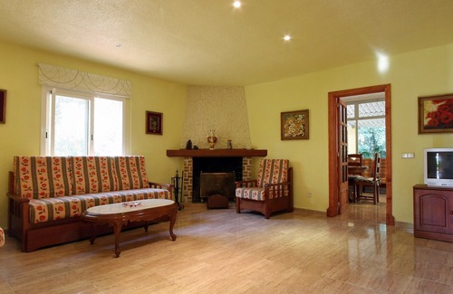 Crestatx Cottage | Cosy Family Villa With Pool & Garden