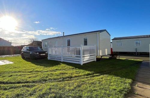 Rhyl Resort | Cosy Family Caravan