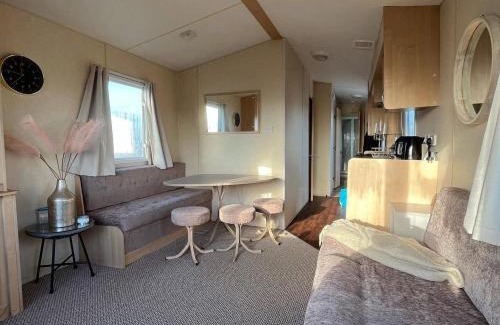 Rhyl Resort | Cosy Family Caravan