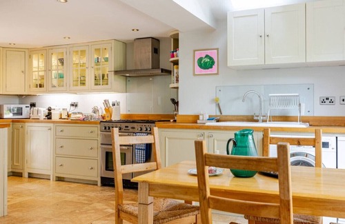 Bottlesford Apartment | Cosy Family Cottage in the heart of the Pewsey Vale