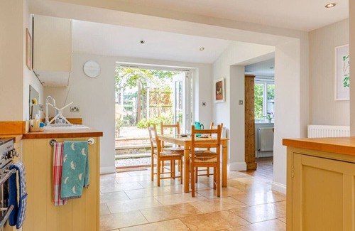 Bottlesford Apartment | Cosy Family Cottage in the heart of the Pewsey Vale
