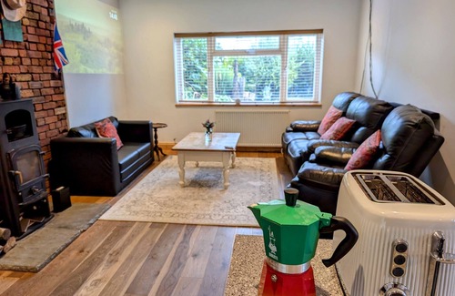 White Hart Lane House | Cosy Family House | Quiet | Garden | Free Parking