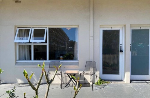 Fremantle Apartment | Cosy Flat metres from Rottnest Ferry