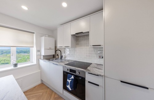 New Eltham Apartment | Cosy Flat with Stunning Views.