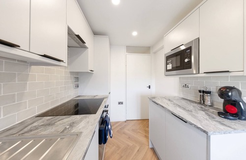 New Eltham Apartment | Cosy Flat with Stunning Views.