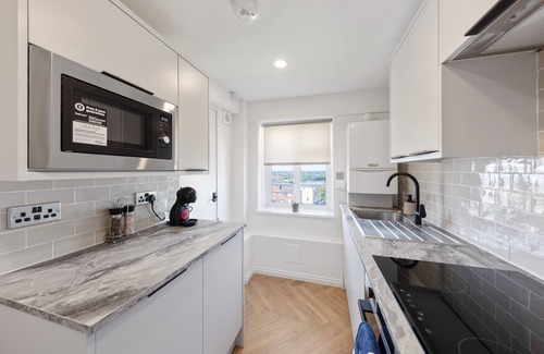 New Eltham Apartment | Cosy Flat with Stunning Views.