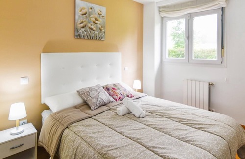 La Helguera Apartment | Cosy flat with pool and garden near Cabarceno