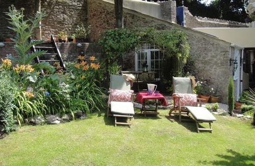 Torquay Cottage | Cosy Gite Style Garden Cottage for two in Wellswood, Torquay, South Devon