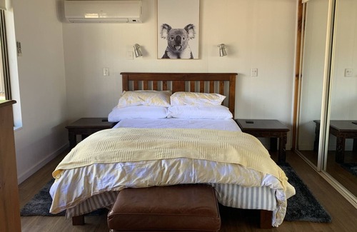 Heathcote House | Cosy house in the heart of Heathcote; walking distance to restaurants and shops
