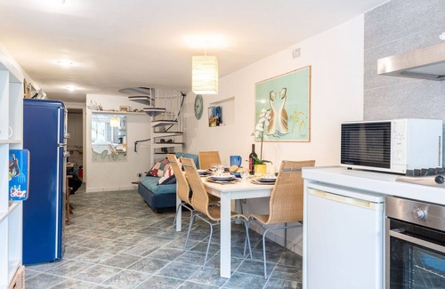 Castiglione della Pescaia Apartment | Cosy apartment for 6 people with pool, WIFI, TV, terrace and pets allowed