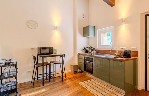 Como Apartment | Cosy apartment for 4 guests with WIFI, A/C, pool, TV, patio and parking
