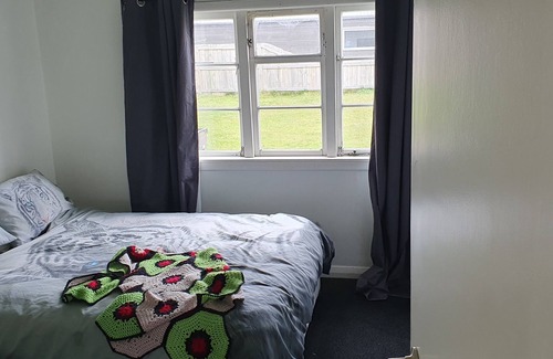 Mangakino Cottage | Cosy Kitsch Cottage in the beautiful and quiet Mangakino township.