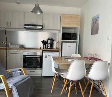 Villeneuve-les-Maguelone Apartment | Cosy Lodge Studio confortable et spacieux avec jardin