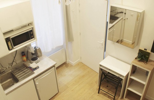 10th Arrondissement Apartment | Cosy love nest near Gare de l'Est