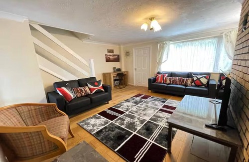 Luton House | Cosy Luton 3 Bedroom House. 5 mins to L&D Hospital/15 mins to Luton Airport