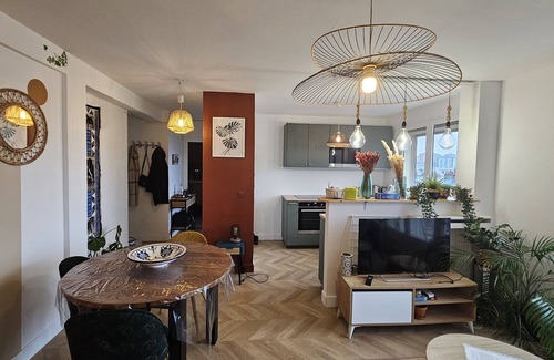 Le Kremlin-Bicetre Apartment | Cosy & Modern Flat With a Balcony