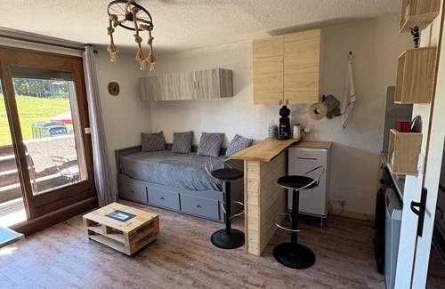 Le Praz de Lys Apartment | Cosy mountain apartment at the foot of the slopes for 4 people + 1 baby