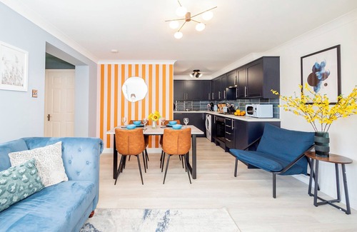 Southsea Apartment | Cosy, nautical 2 bed, 5 mins stroll to Seafront