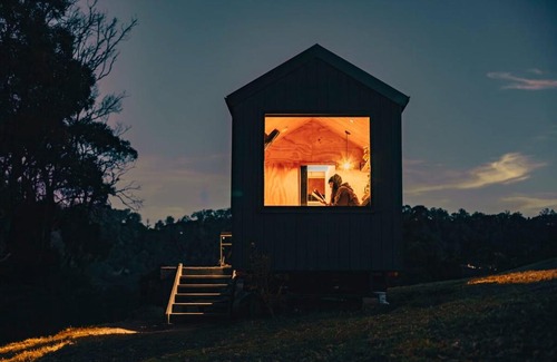 Beaumont House | Cosy Off-Grid Cabin in Kangaroo Valley - Gustavo