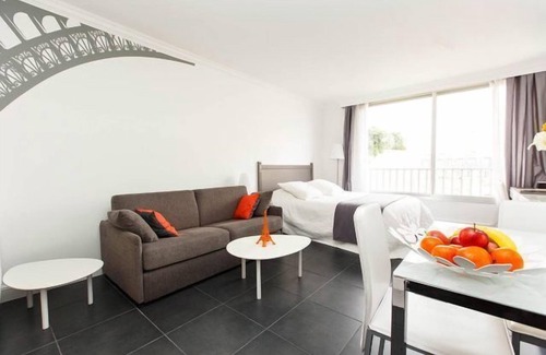 Ternes Condo | Cosy parisian place at Arc de Triomphe