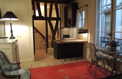 Saint-Germain-des-Pres Apartment | Cosy pied a terre in the heart of Saint Germain des Prés