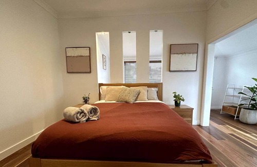 Port Kembla House | Cosy Port Kembla Cottage