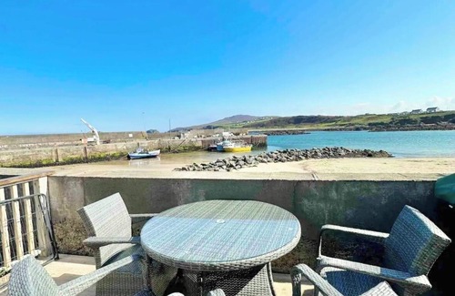 Malin Cabin | Cosy Portmor Log Cabin - Waterfront & Pet Friendly