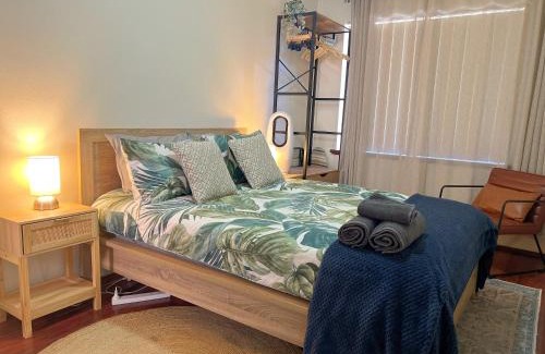 East Victoria Park Apartment | Cosy & Private, Walk to East Vic Park