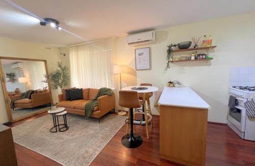 East Victoria Park Apartment | Cosy & Private, Walk to East Vic Park
