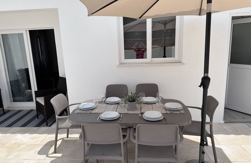 Lagos Villa | Cosy Refurbished 3 Bedroom Vila in a Quiet Area 2km From Town Center