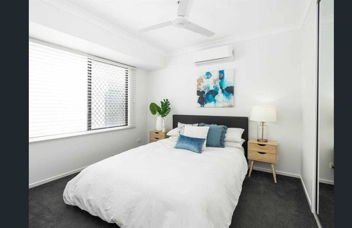 Leopold House | Cosy Retreat, Modern Home, Close to local shopping centre