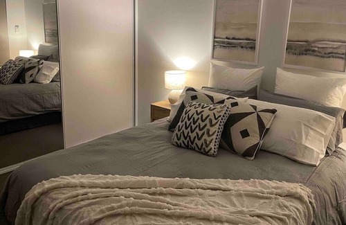 Henley Beach Apartment | Cosy Seaside Escape