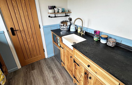 Monyash Cabin | Cosy Shepherd Hut in the Heart of the Peak District