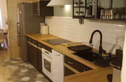 Puget-Ville Apartment | Cosy, spacious air-conditioned apartment with all mod cons