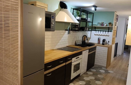 Puget-Ville Apartment | Cosy, spacious air-conditioned apartment with all mod cons