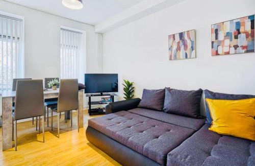 Rusholme Apartment | Cosy Stay in the Heart of Downtown with Parking