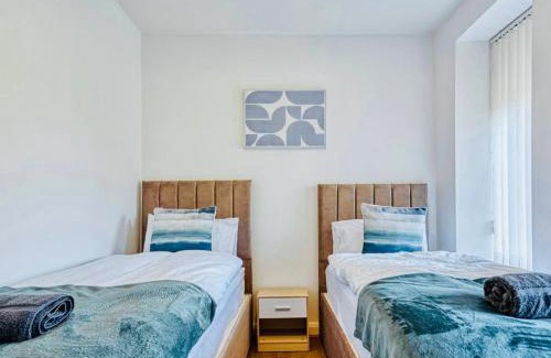 Rusholme Apartment | Cosy Stay in the Heart of Downtown with Parking